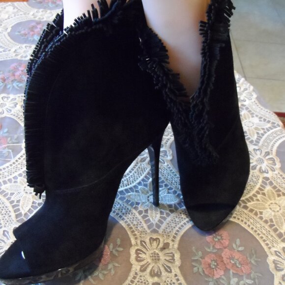 New Burberry Black Suede "Nadison Fringe" Peep Toe Heeled Ankle Booties Size 39B - Picture 1 of 16